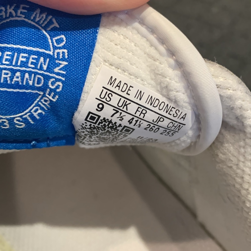 LIKE NEW Adidas Forum Bold Stripes - Picture 6 of 11